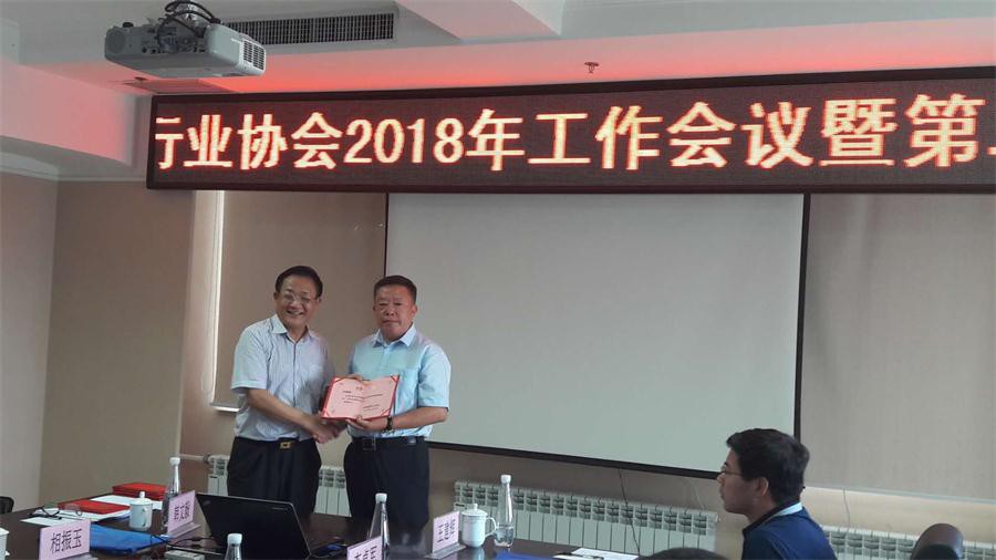 董事長(zhǎng)、總經(jīng)理曲風(fēng)采.jpg